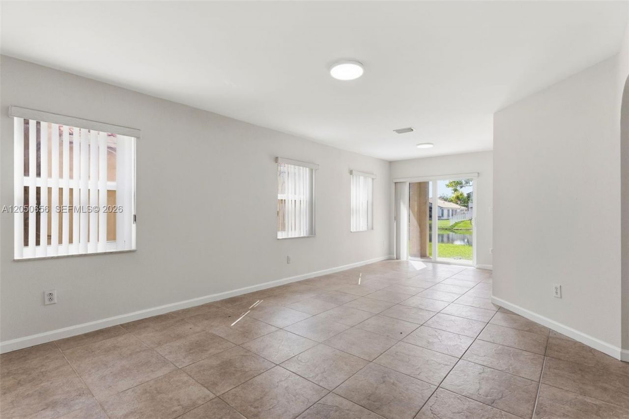 1273 NW 192nd Ter, Pembroke Pines, FL 33029 Photo
