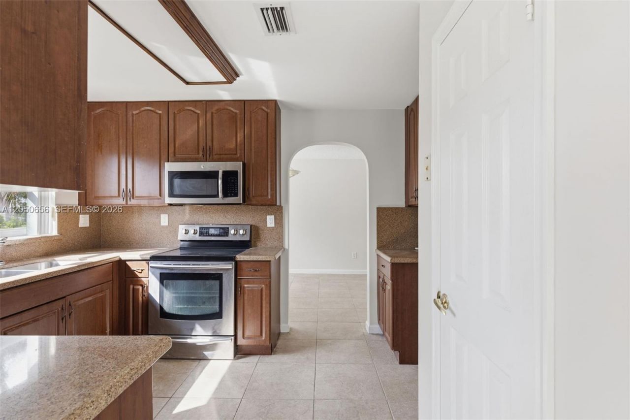 1273 NW 192nd Ter, Pembroke Pines, FL 33029 Photo