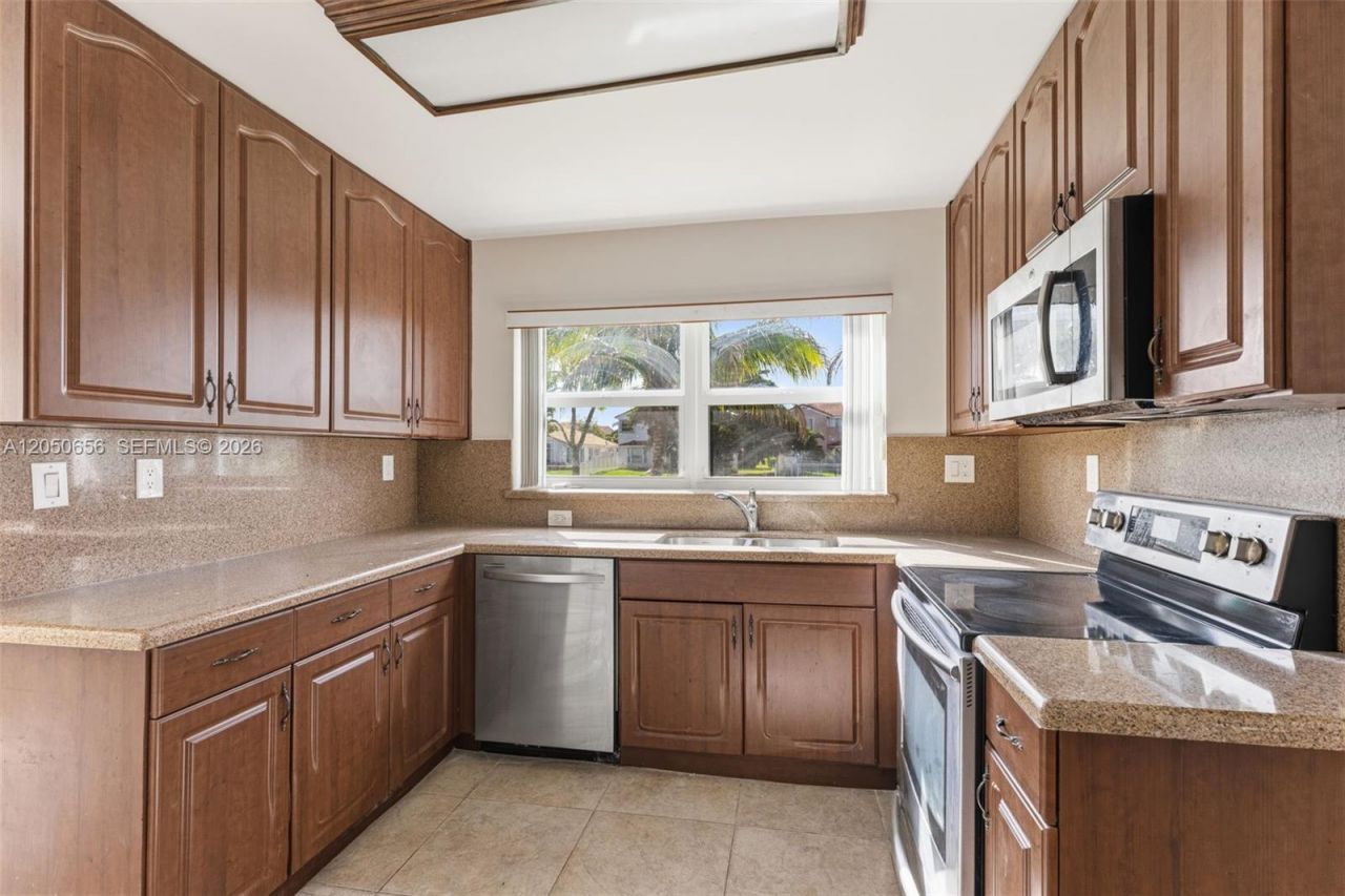 1273 NW 192nd Ter, Pembroke Pines, FL 33029 Photo