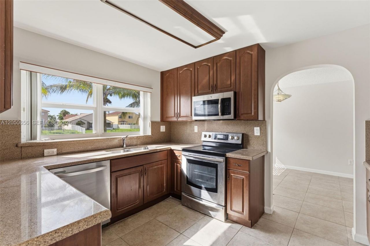 1273 NW 192nd Ter, Pembroke Pines, FL 33029 Photo