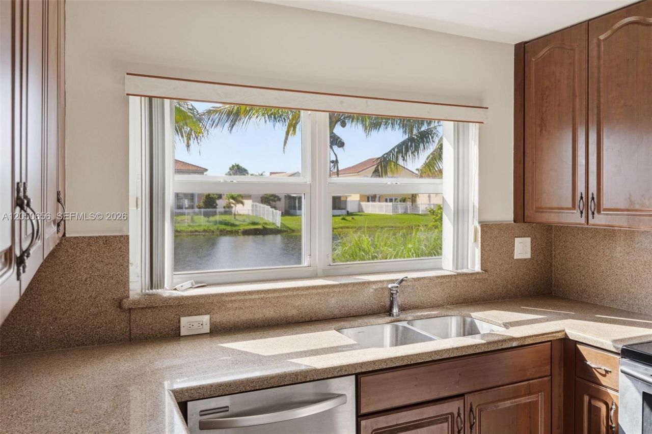 1273 NW 192nd Ter, Pembroke Pines, FL 33029 Photo
