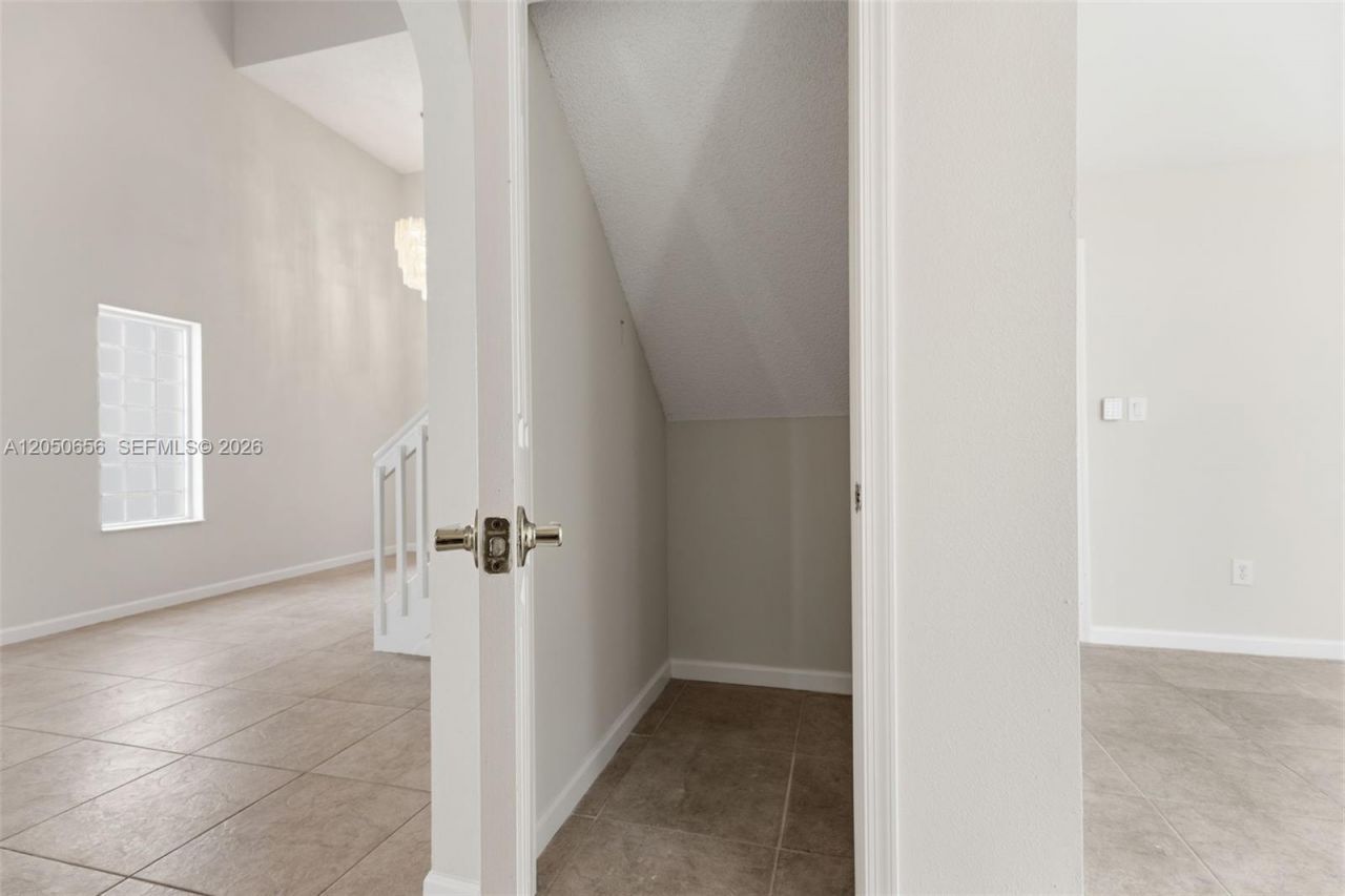 1273 NW 192nd Ter, Pembroke Pines, FL 33029 Photo