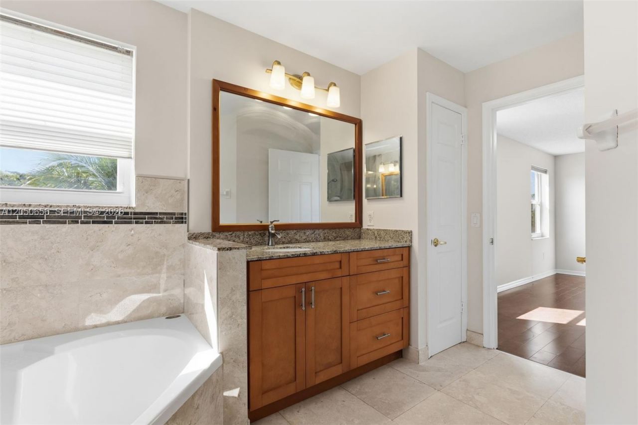 1273 NW 192nd Ter, Pembroke Pines, FL 33029 Photo