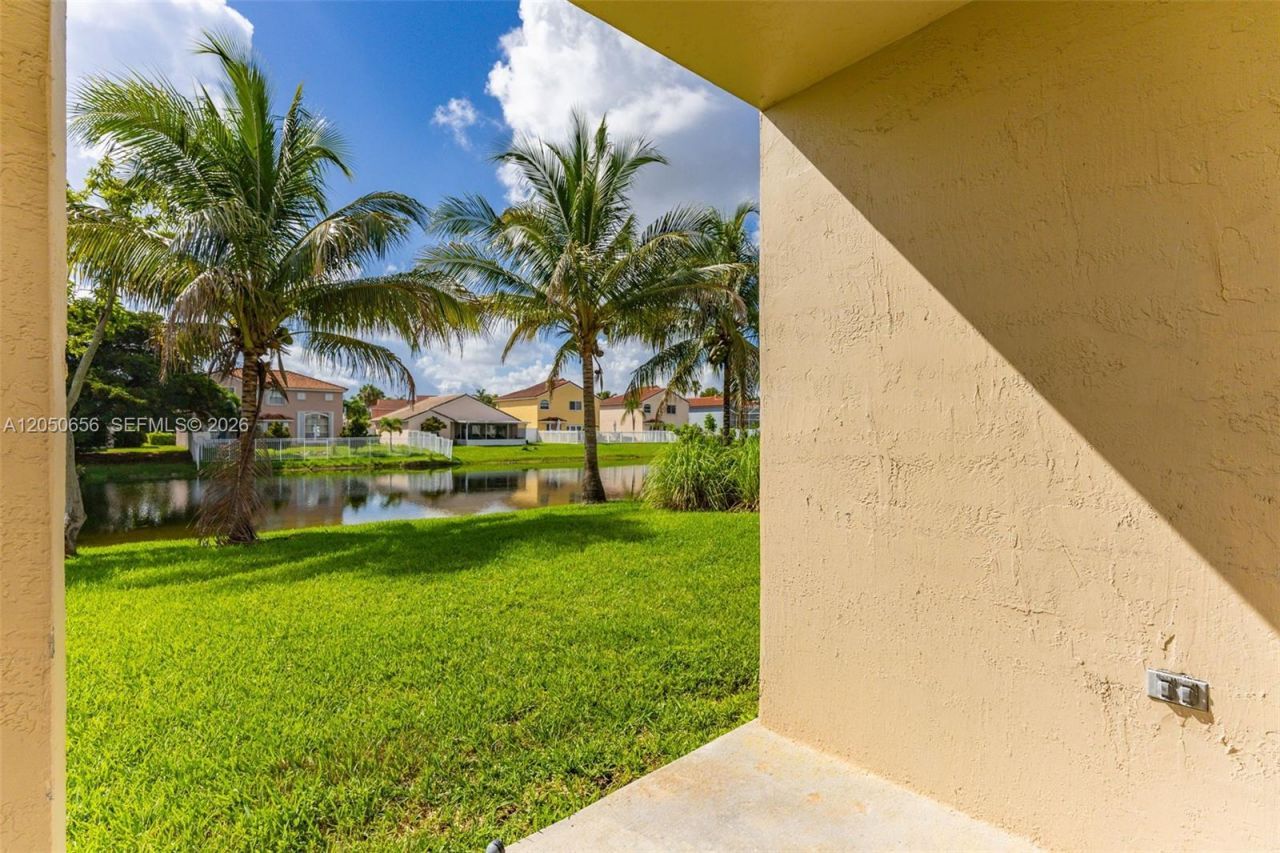 1273 NW 192nd Ter, Pembroke Pines, FL 33029 Photo