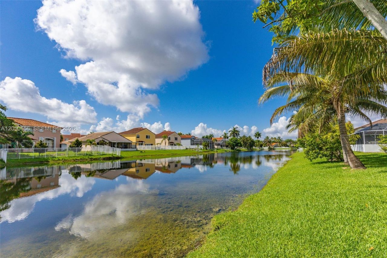 1273 NW 192nd Ter, Pembroke Pines, FL 33029 Photo