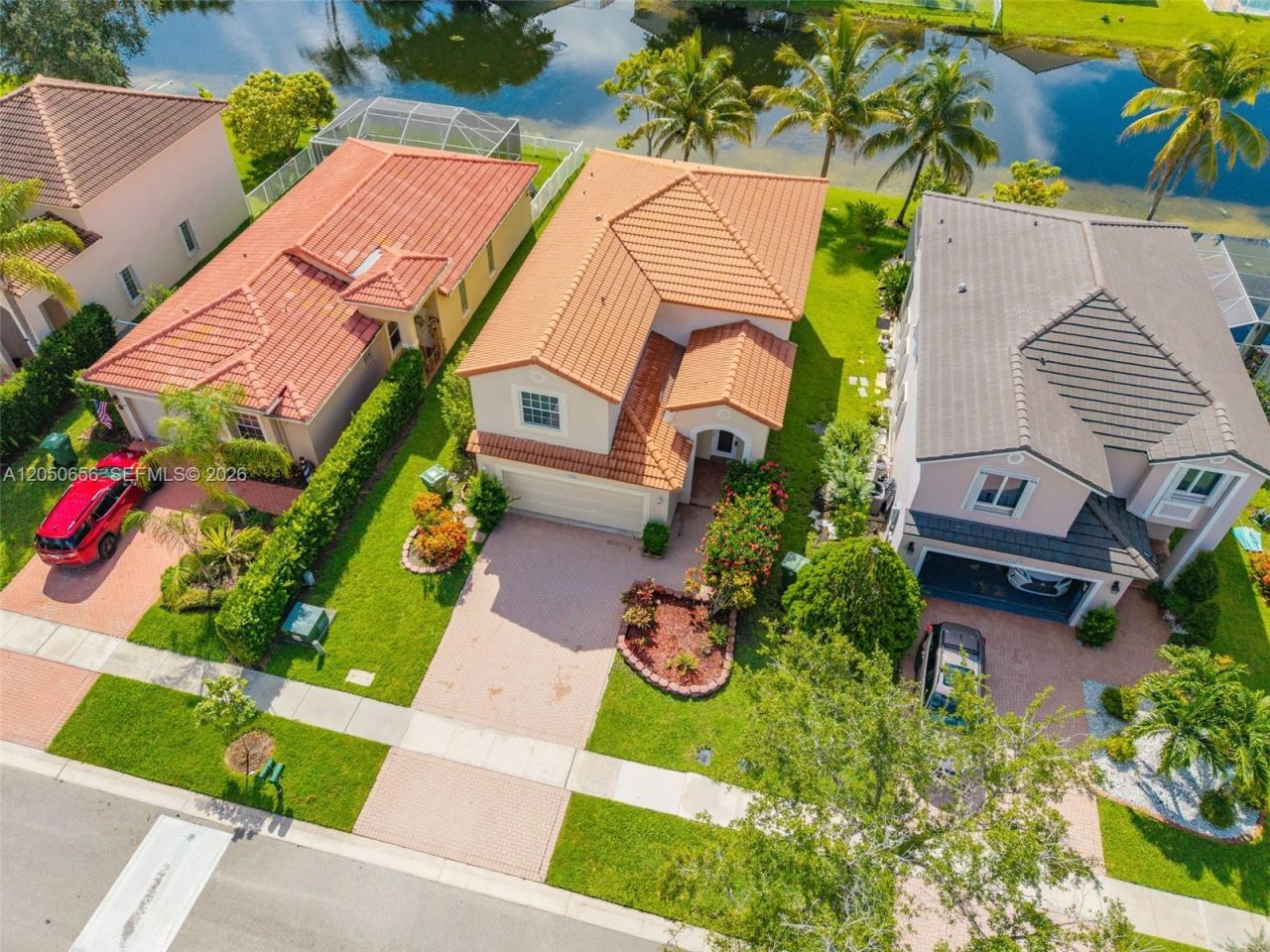 1273 NW 192nd Ter, Pembroke Pines, FL 33029 Photo