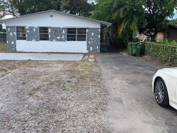 308 NW 9th St, Hallandale Beach, FL 33009