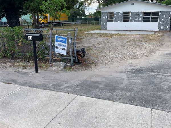 308 NW 9th St , Hallandale Beach, FL 33009