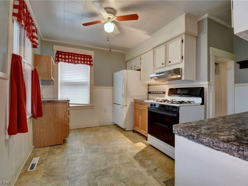 442 Main Street W, Beach City, OH 44608 Photo 9