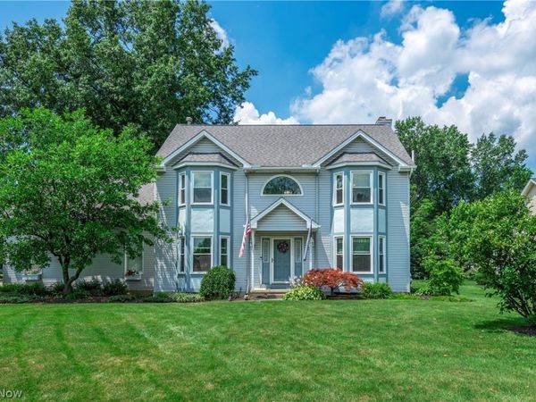 454 Golden Russett Boulevard , Amherst, OH 44001