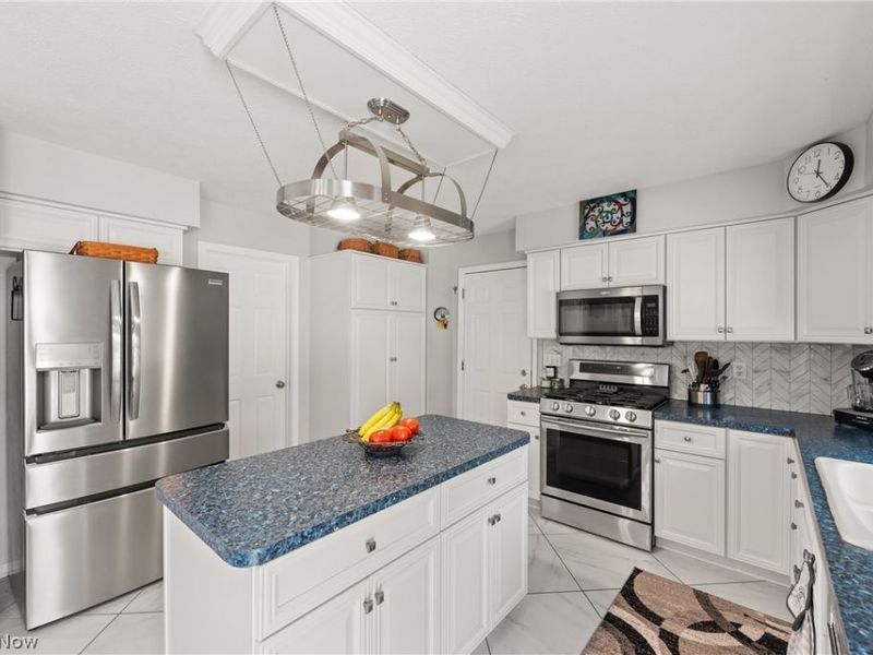 454 Golden Russett Boulevard, Amherst, OH 44001 Photo 8