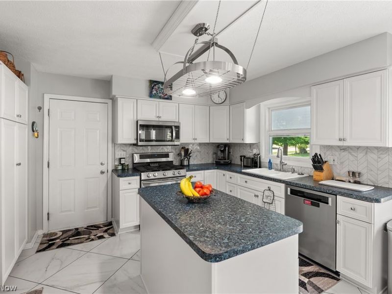 454 Golden Russett Boulevard, Amherst, OH 44001 Photo 9