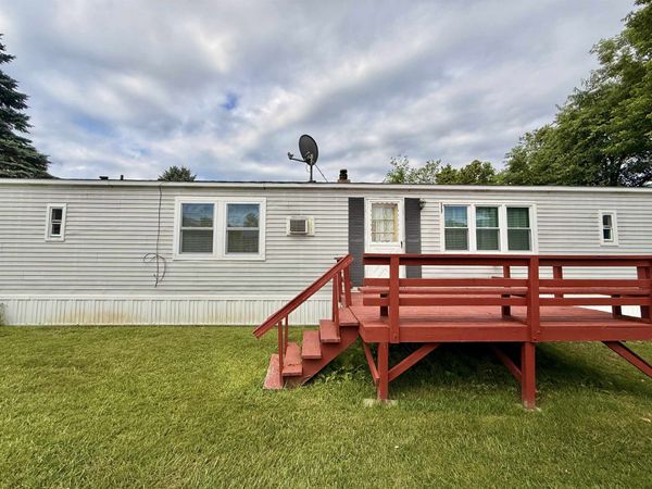 9 Billings Mobile Manor, Rutland City, VT 05701