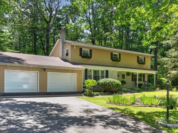 8 Cypress Pt, Clifton Park, NY 12065