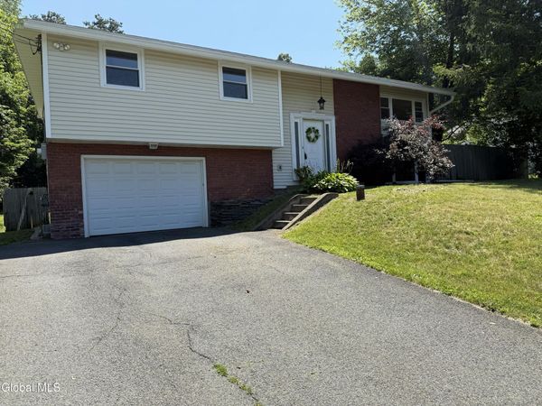 116 S Waldron Lane, East Greenbush, NY 12198