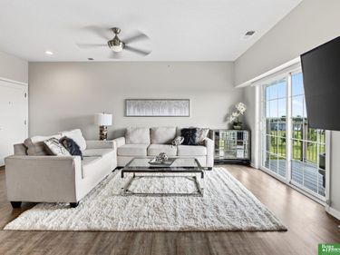 5933 N 158 Court, Unit 308, Omaha, NE 68116