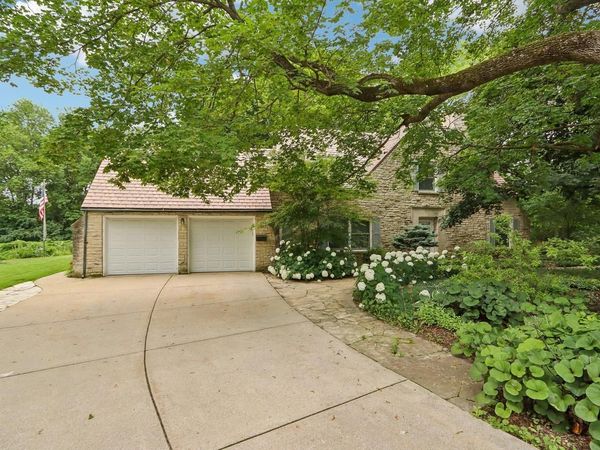 S24W23112 Lookout DRIVE, Waukesha, WI 53186