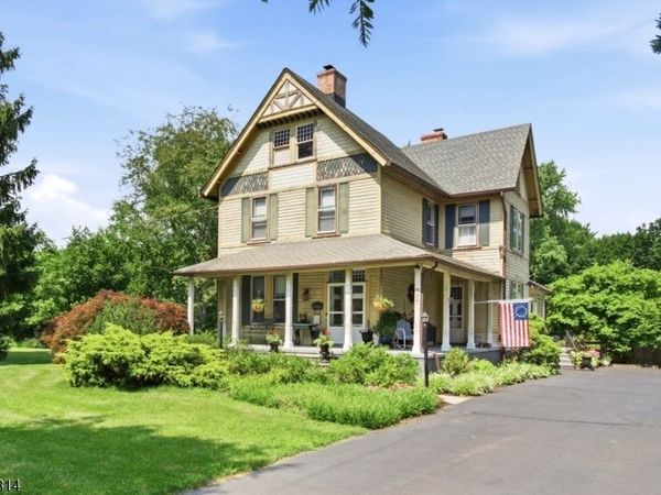 327 Willow Grove St, Hackettstown, NJ 07840