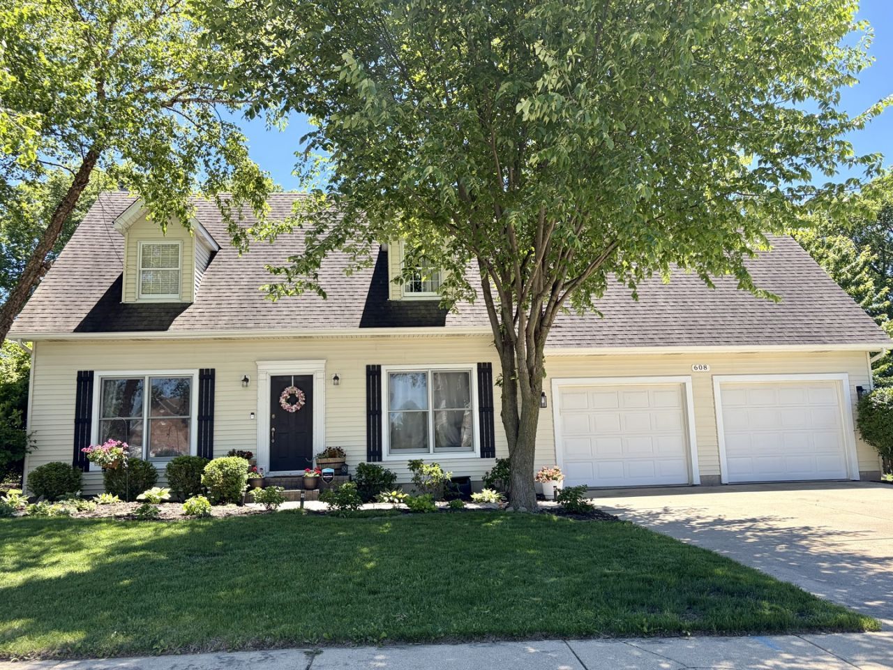 608 Fox Hollow, DeKalb, IL 60115