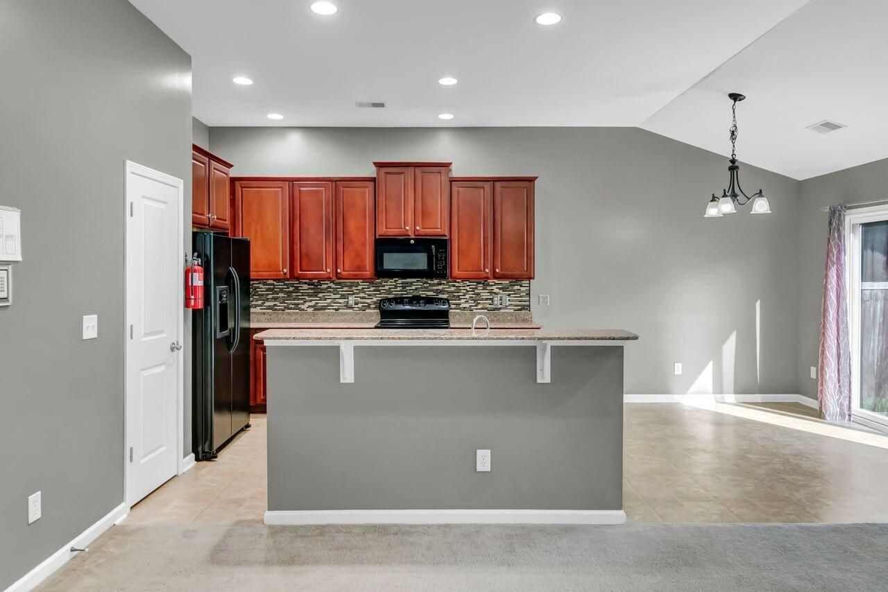 128 Mayfield Drive Photo 10