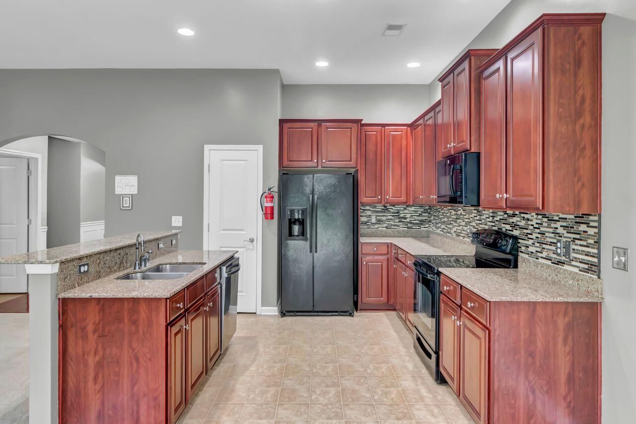 128 Mayfield Drive Photo 11