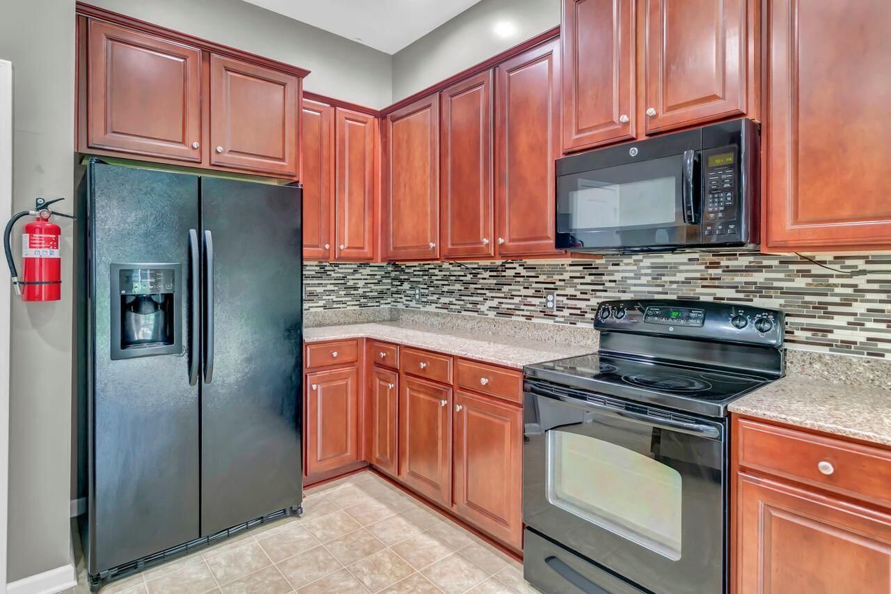 128 Mayfield Drive Photo 13
