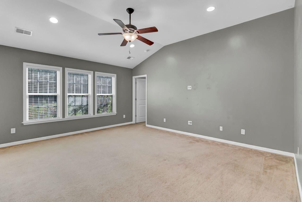 128 Mayfield Drive Photo 5