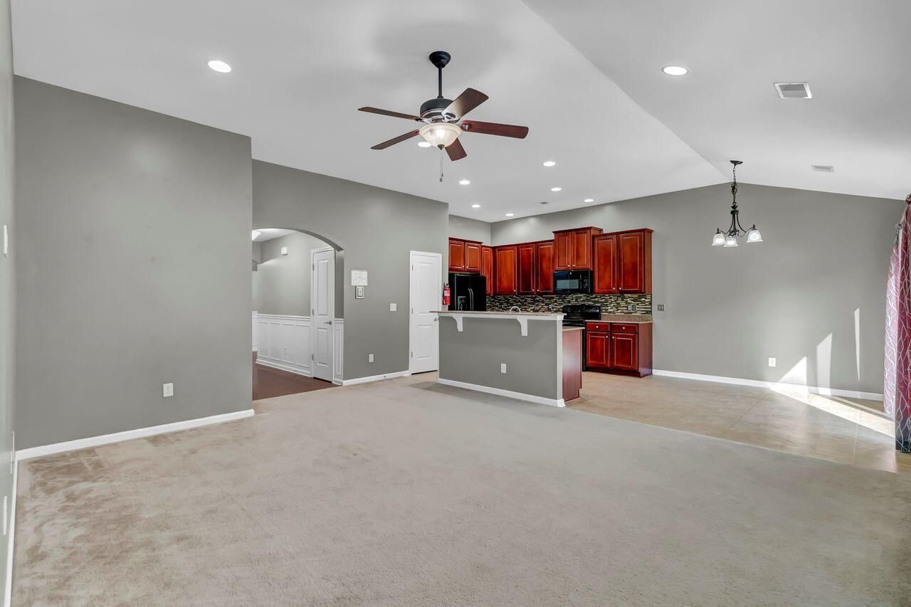 128 Mayfield Drive Photo 6