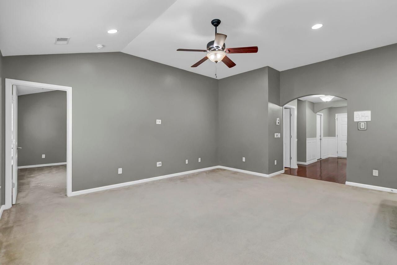 128 Mayfield Drive Photo 7