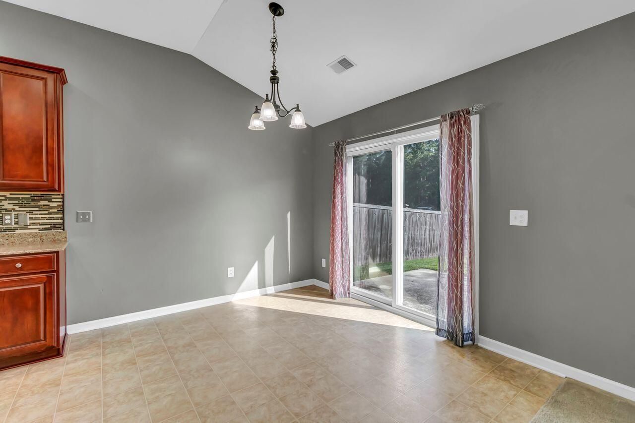 128 Mayfield Drive Photo 8