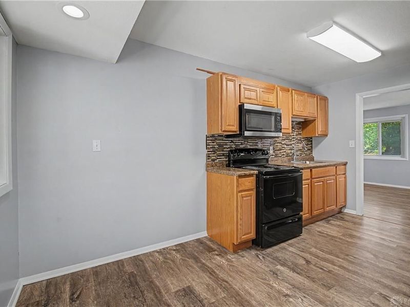 217 Whispering Drive, Trotwood, OH 45426 Photo 14
