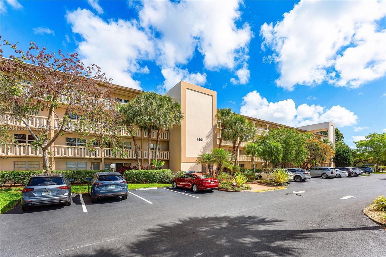 4301 Martinique Cir , Unit H2, Coconut Creek, FL 33066 Photo