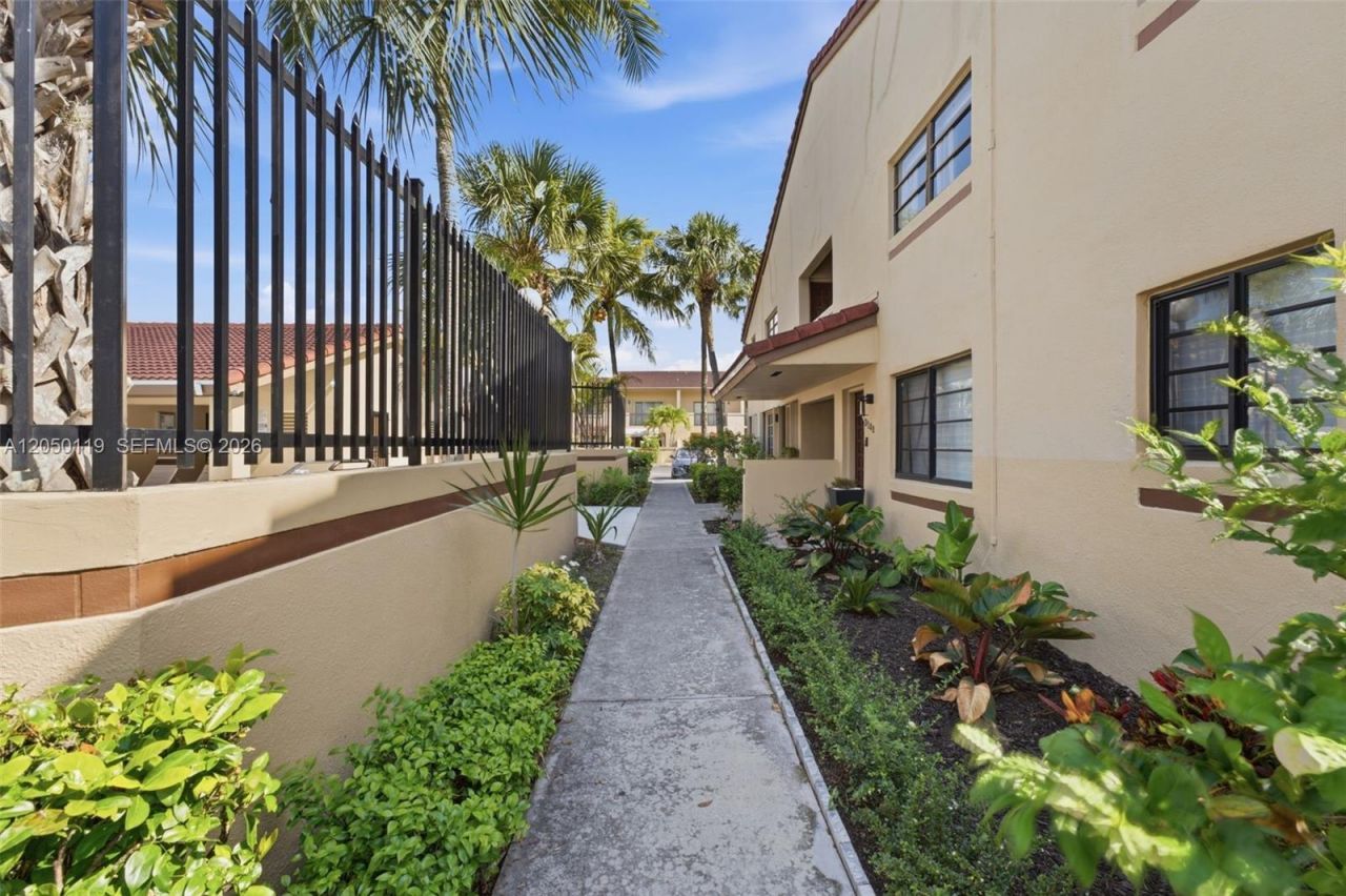 6246 SW 136th Ct , Unit D202, Miami, FL 33183 Photo