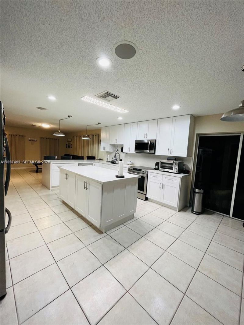 16453 SW 75th Ter, Miami, FL 33193 Photo