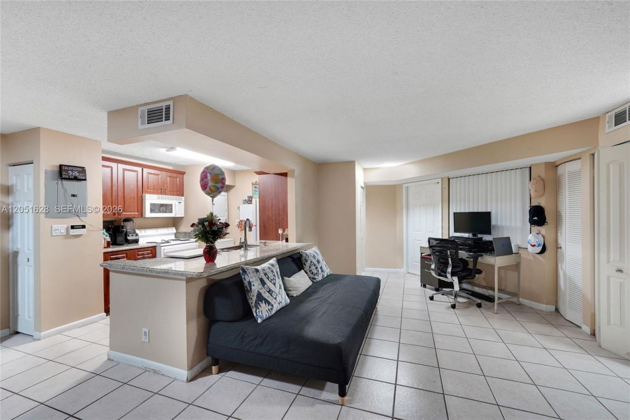 301 SW 86th Ave , Unit 101, Pembroke Pines, FL 33025 Photo