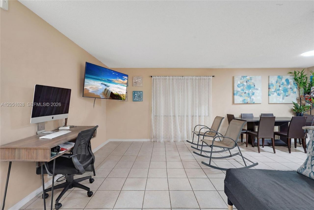 301 SW 86th Ave , Unit 101, Pembroke Pines, FL 33025 Photo