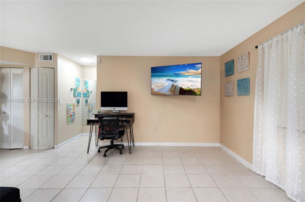 301 SW 86th Ave , Unit 101, Pembroke Pines, FL 33025 Photo