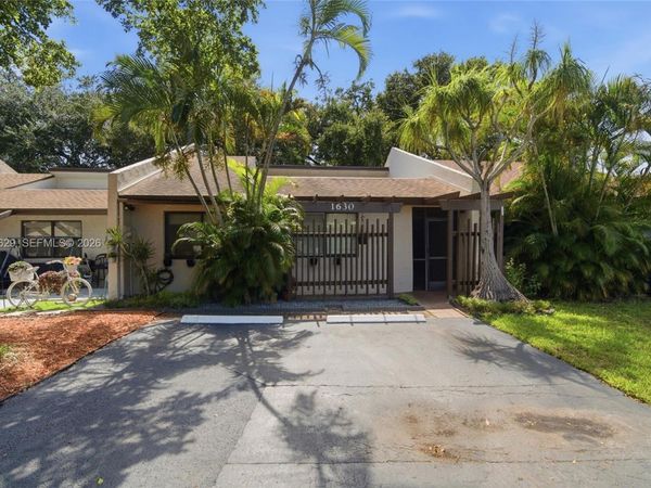 1630 NW 98th Ter , Pembroke Pines, FL 33024