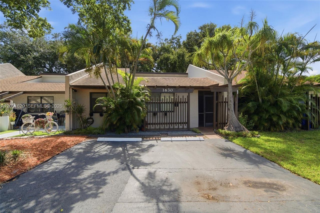 1630 NW 98th Ter , Pembroke Pines, FL 33024 Photo