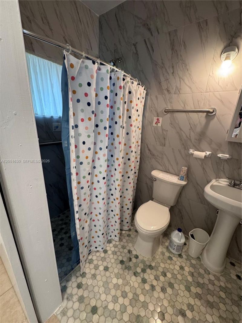 1239 N Victoria Park Rd , Unit COTTAGE, Fort Lauderdale, FL 33304 Photo