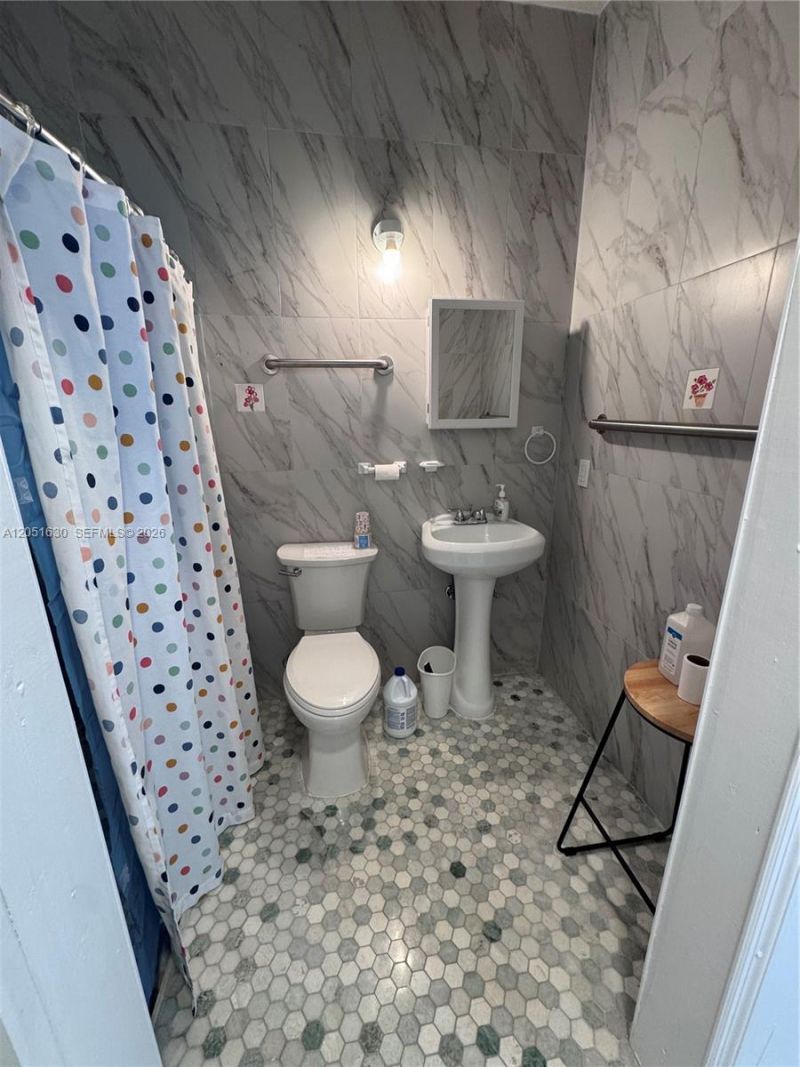 1239 N Victoria Park Rd , Unit COTTAGE, Fort Lauderdale, FL 33304 Photo