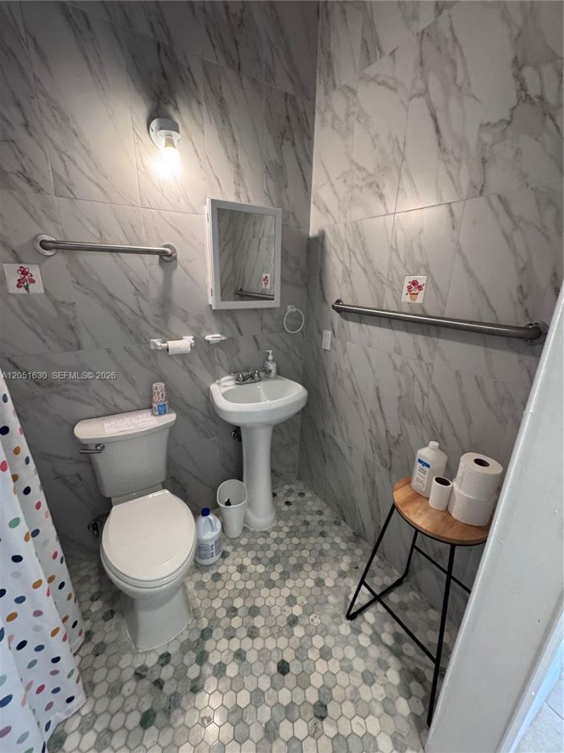 1239 N Victoria Park Rd , Unit COTTAGE, Fort Lauderdale, FL 33304 Photo