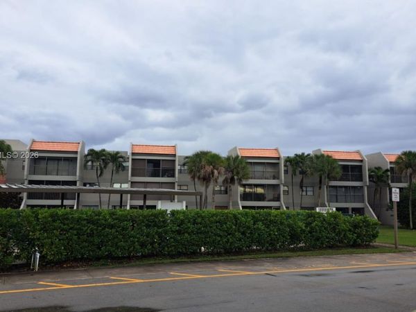 230 Lakeview Dr, Unit 310, Weston, FL 33326