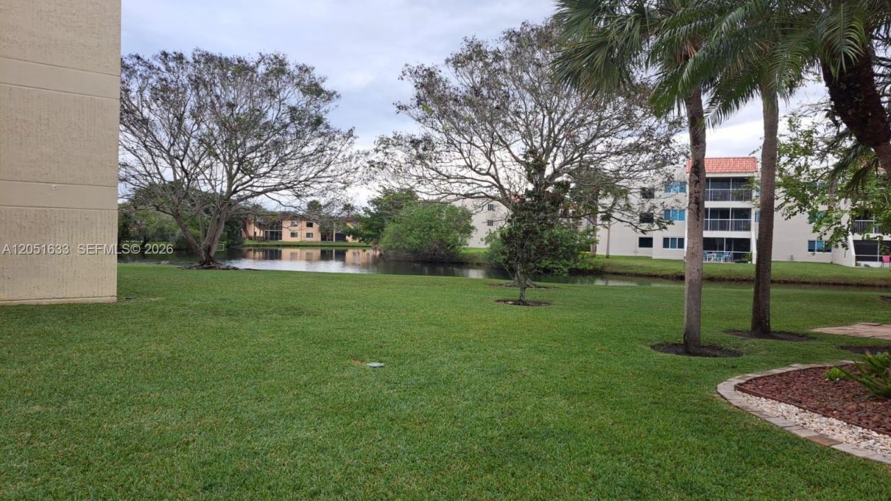 230 Lakeview Dr, Unit 310, Weston, FL 33326 Photo