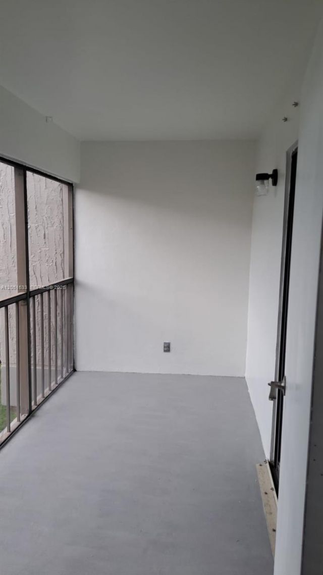 230 Lakeview Dr, Unit 310, Weston, FL 33326 Photo