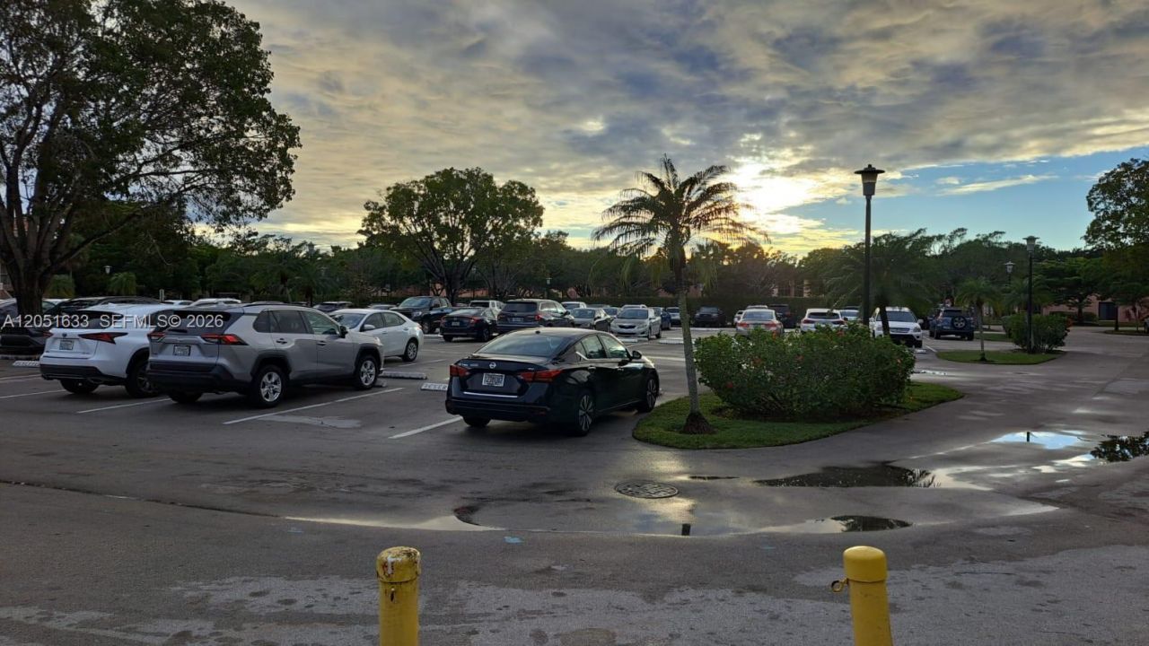 230 Lakeview Dr, Unit 310, Weston, FL 33326 Photo