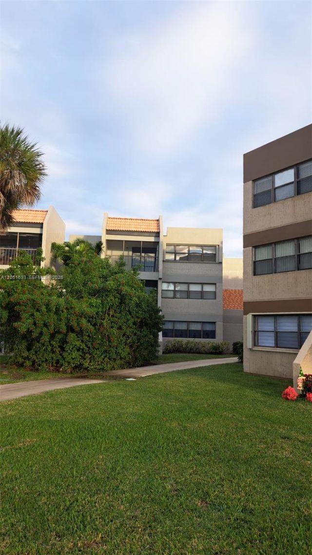 230 Lakeview Dr, Unit 310, Weston, FL 33326 Photo