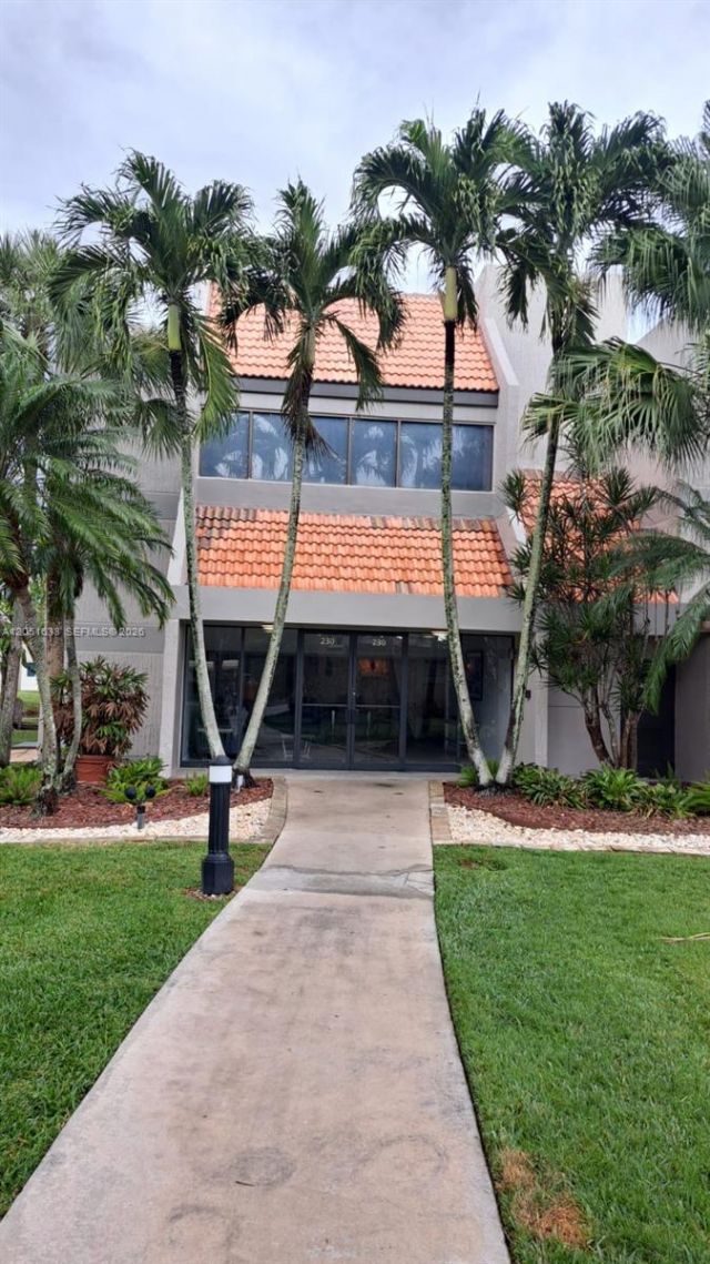 230 Lakeview Dr, Unit 310, Weston, FL 33326 Photo