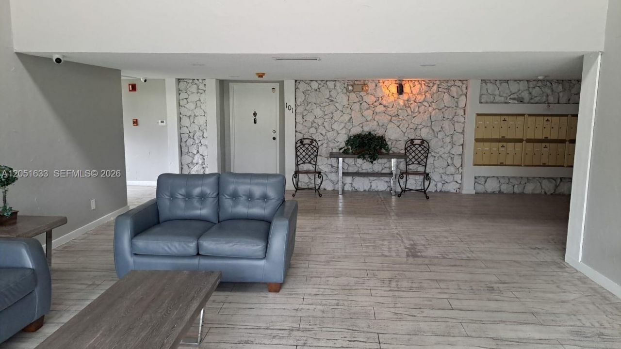 230 Lakeview Dr, Unit 310, Weston, FL 33326 Photo