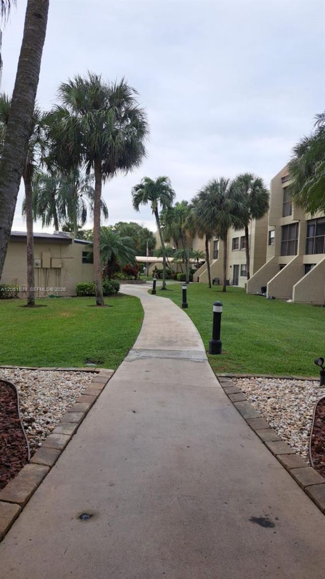 230 Lakeview Dr, Unit 310, Weston, FL 33326 Photo
